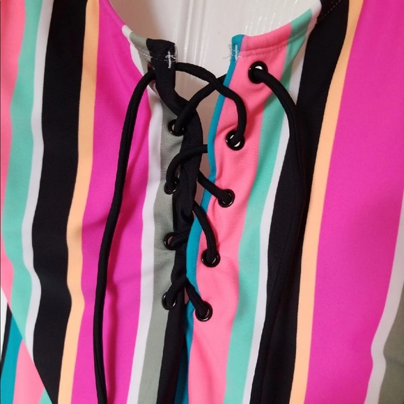 Swimsuit - Picture 4 of 6